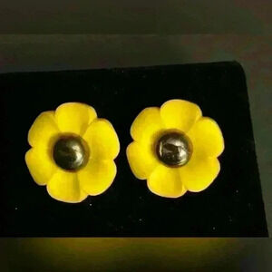 Vintage yellow Daisy clip on earrings